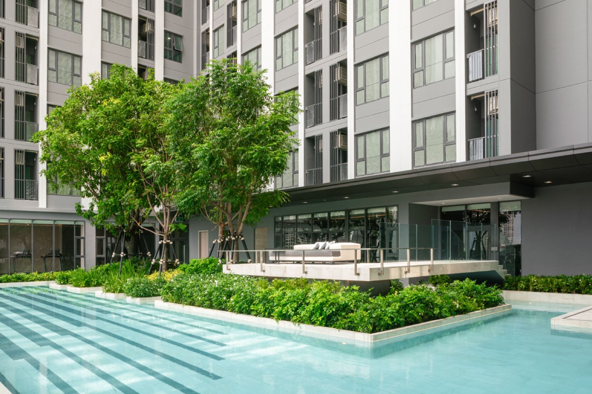 สระว่ายน้ำ โครงการ แอสปาย สุขุมวิท-พระราม 4 (ASPIRE Sukhumvit-Rama 4)
