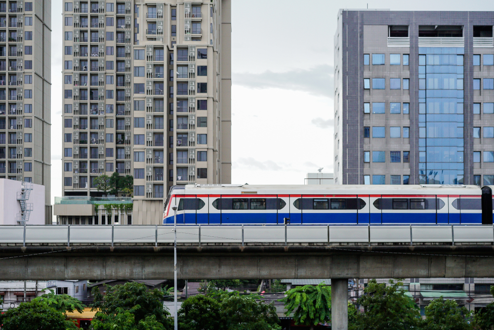 คอนโดมิเนียมบนทำเลติดรถไฟฟ้า
