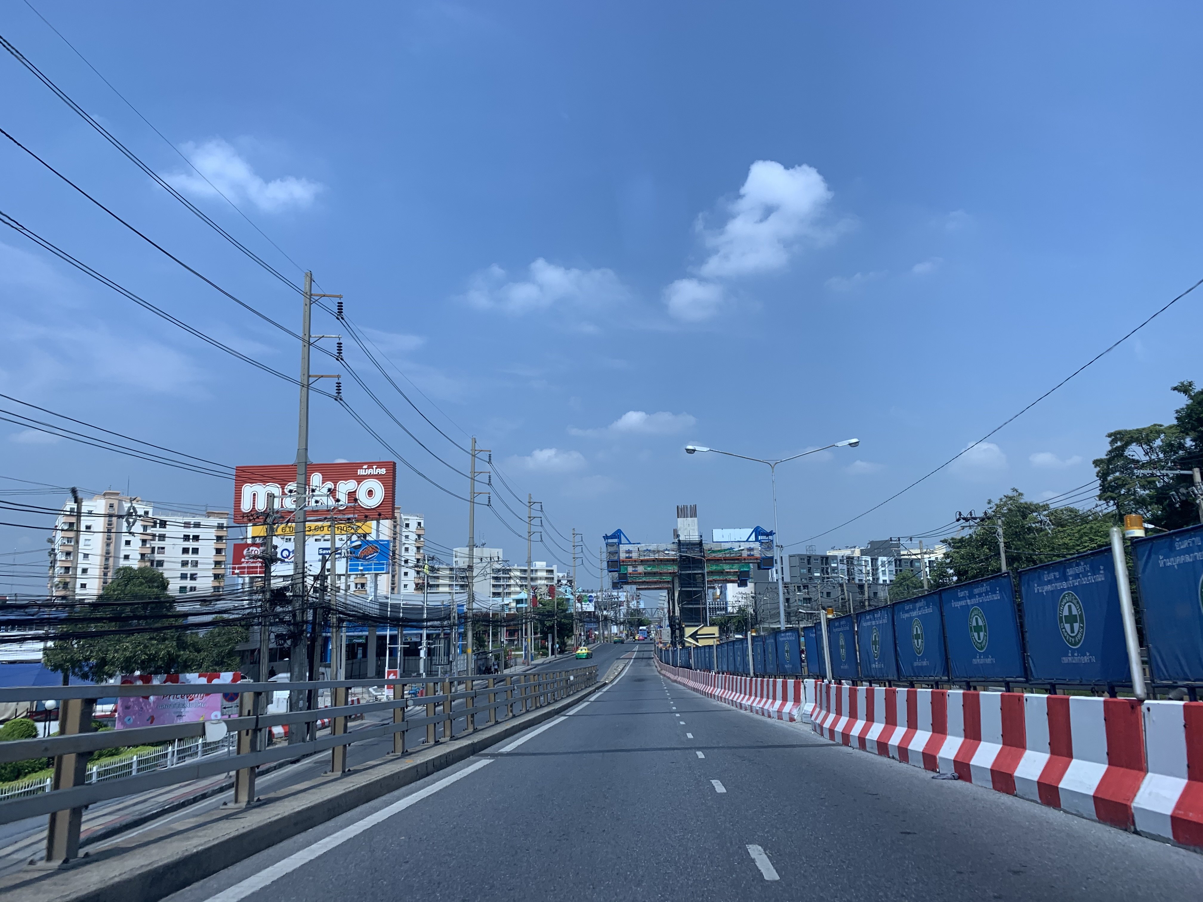สะพานข้ามแยกบางกะปิ-2.jpg
