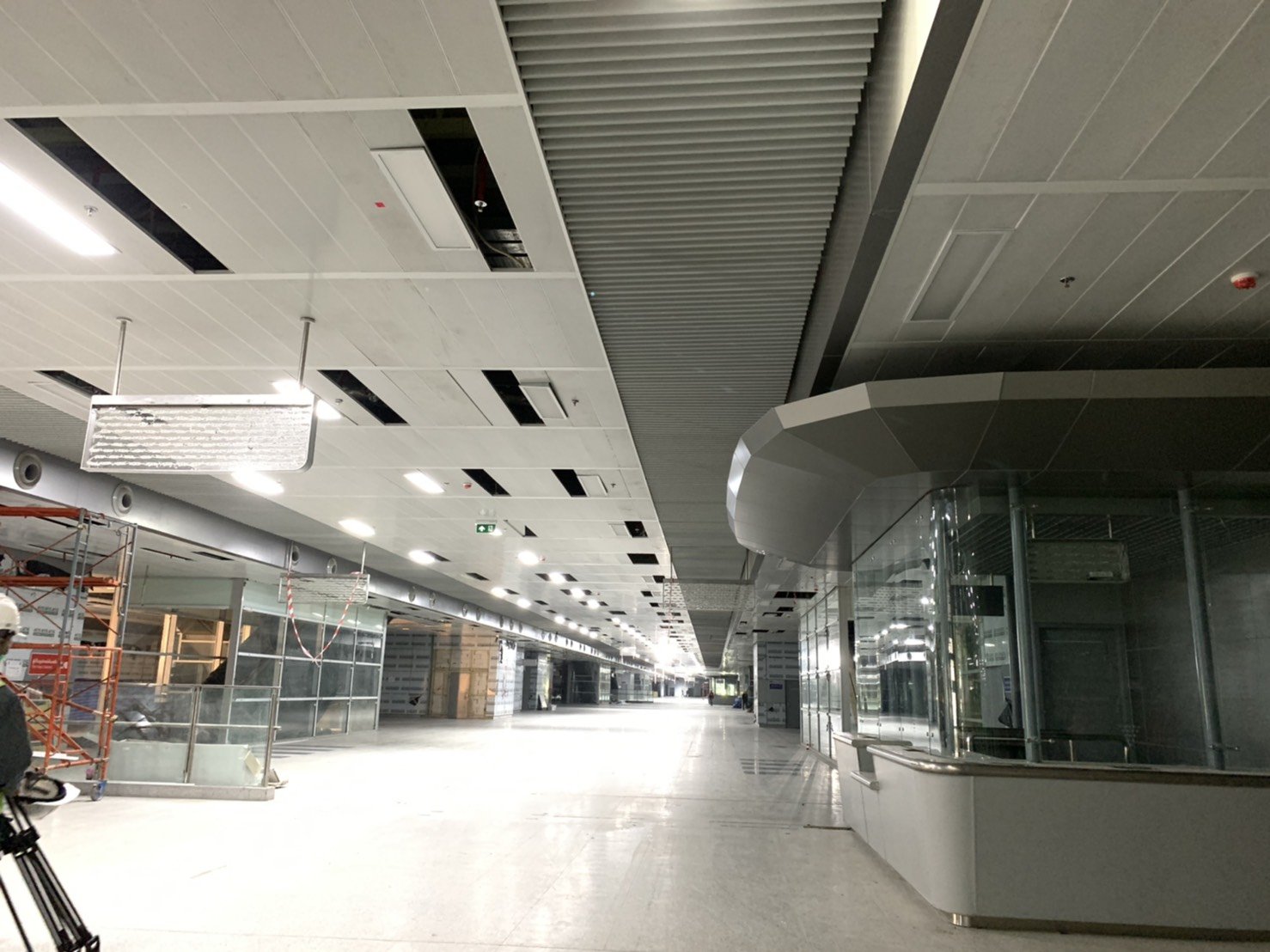 จุดแลกตั๋วในสถานีรถไฟฟ้าสายสีแดงที่เปิดให้บริการ.jpg
