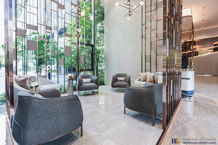 Life Asoke-Rama 9 Lobby Space.jpg