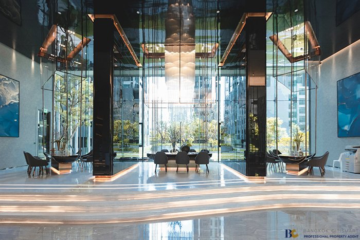 Life Asoke-Rama 9 Lobby.jpg