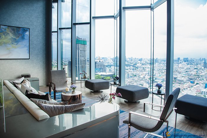 Life Asoke-Rama 9 Skyscraper-Lounge-2.jpg