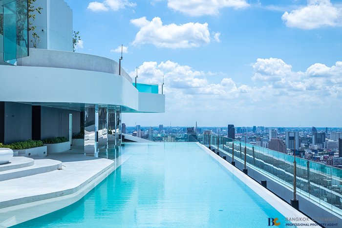 Life Asoke-Rama 9 Scenic-Glass-Pool-2.jpg