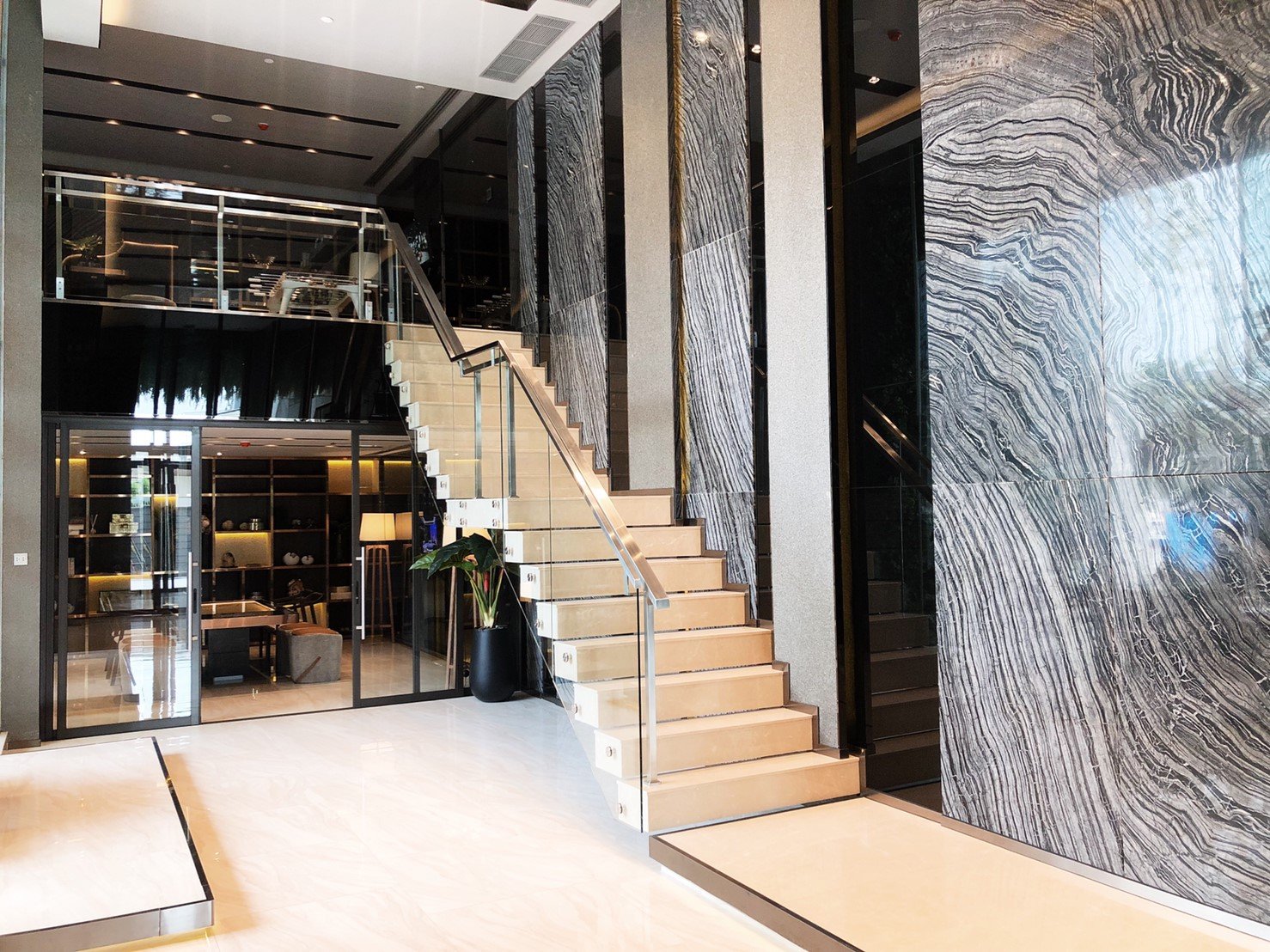Life-62-Lobby_190711_0005.jpg