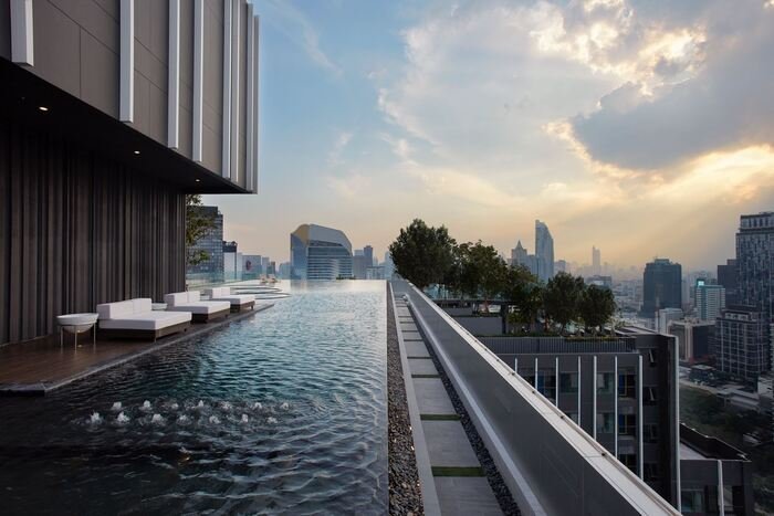 Life-One-Wireless---Dazzling-Pool.jpg