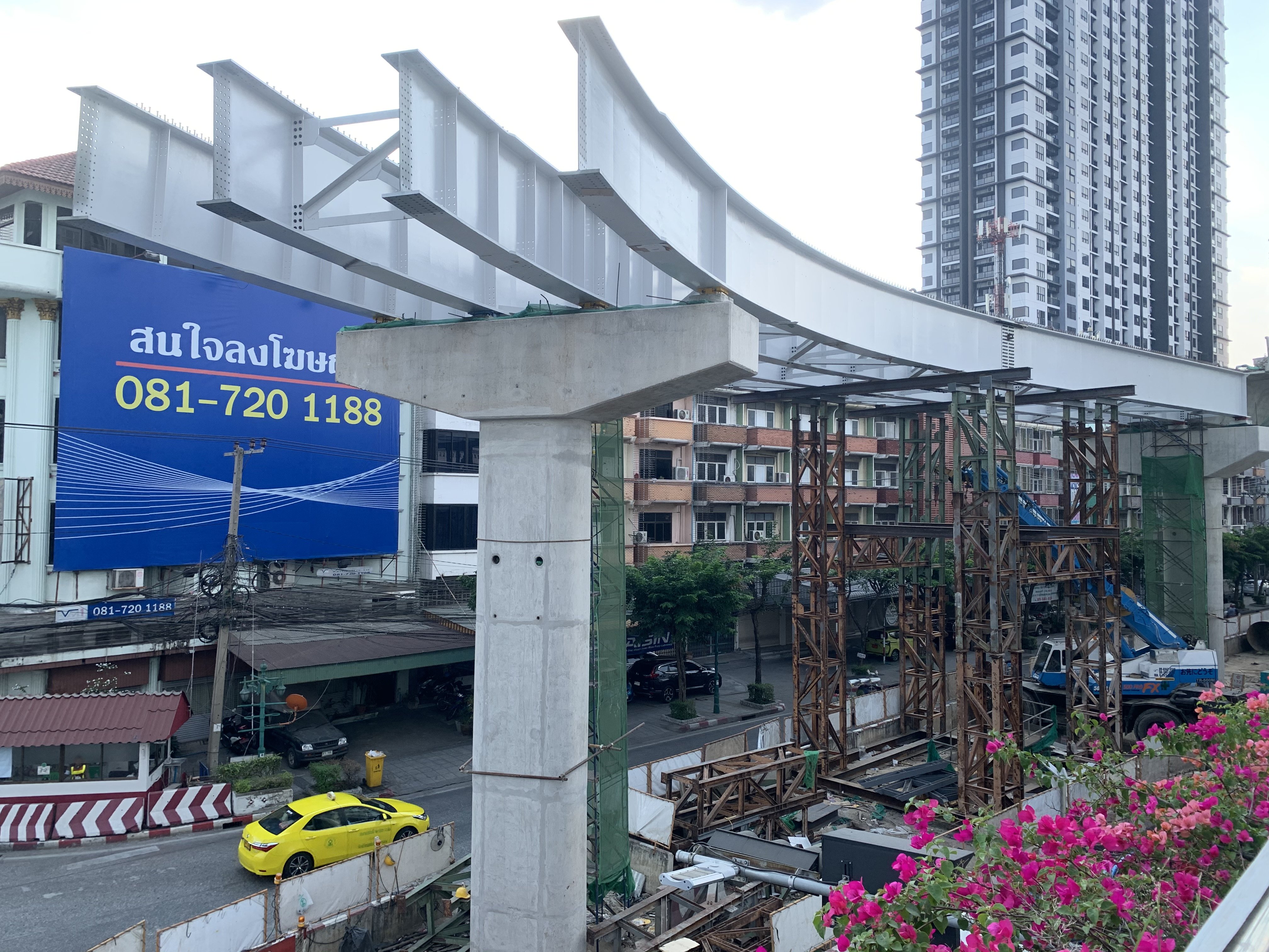 รถไฟฟ้าสายสีทอง-3.jpg
