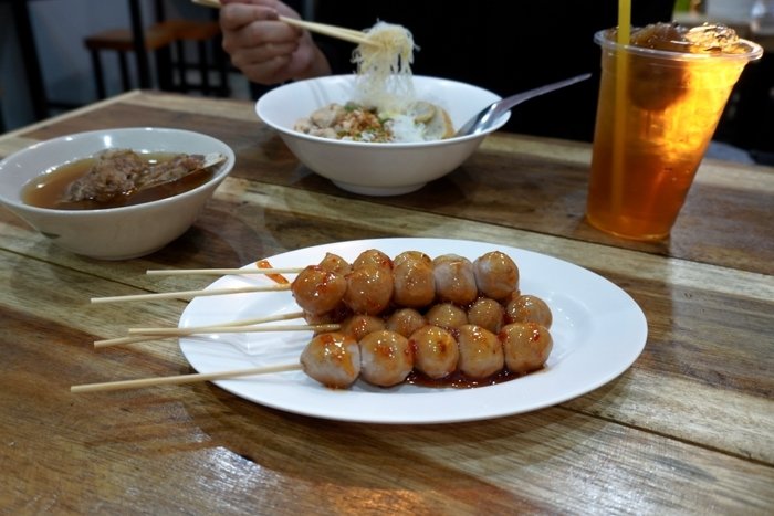 Bangchak-ก๋วยเตี๋ยวบ้าน-9---ลูกชิ้นปิ้ง.jpg