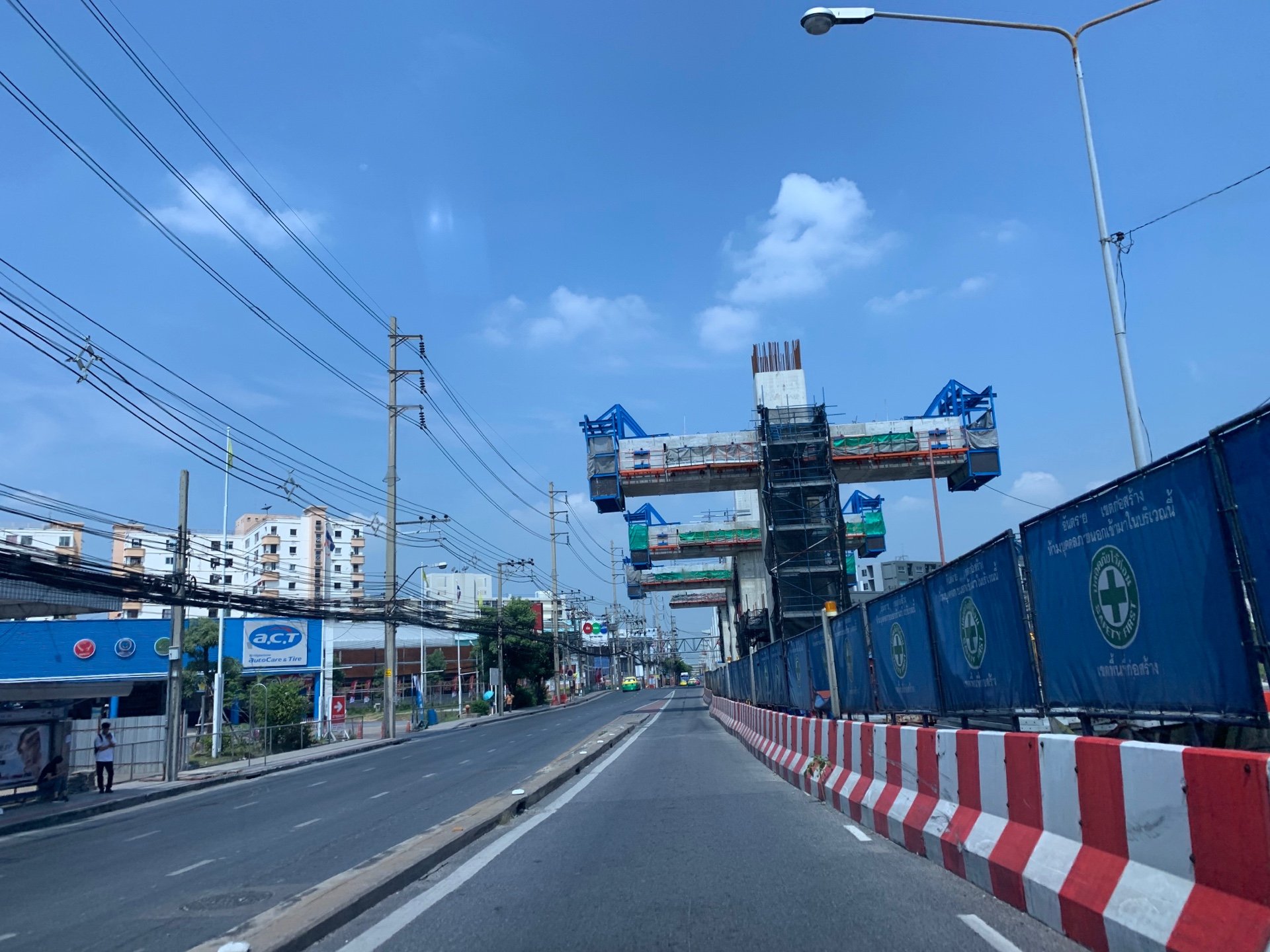 รถไฟฟ้าสายสีเหลือง-ลาดพร้าว-สำโรง-2.jpg
