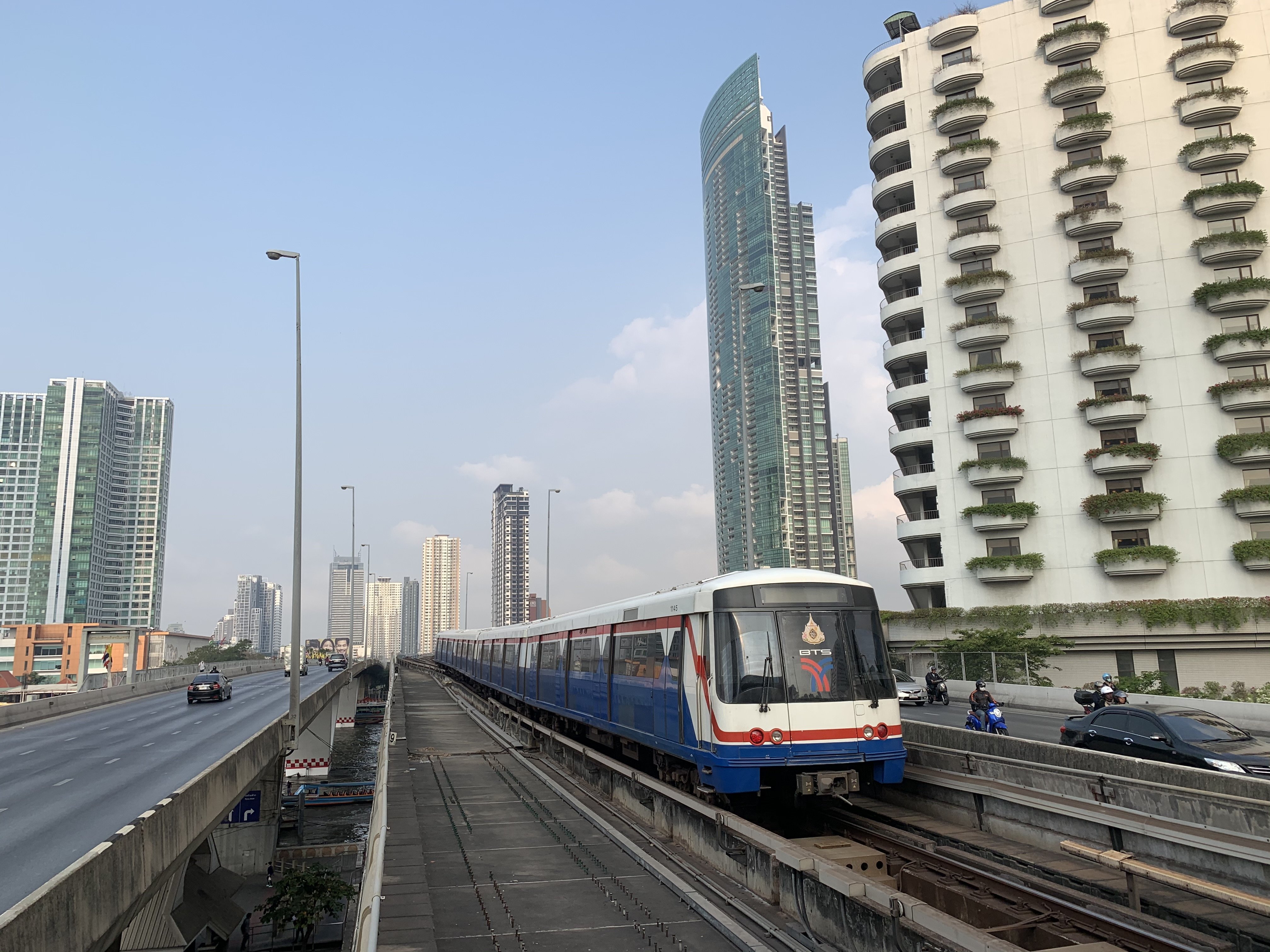 BTS-สถานีตากสิน-2.jpg