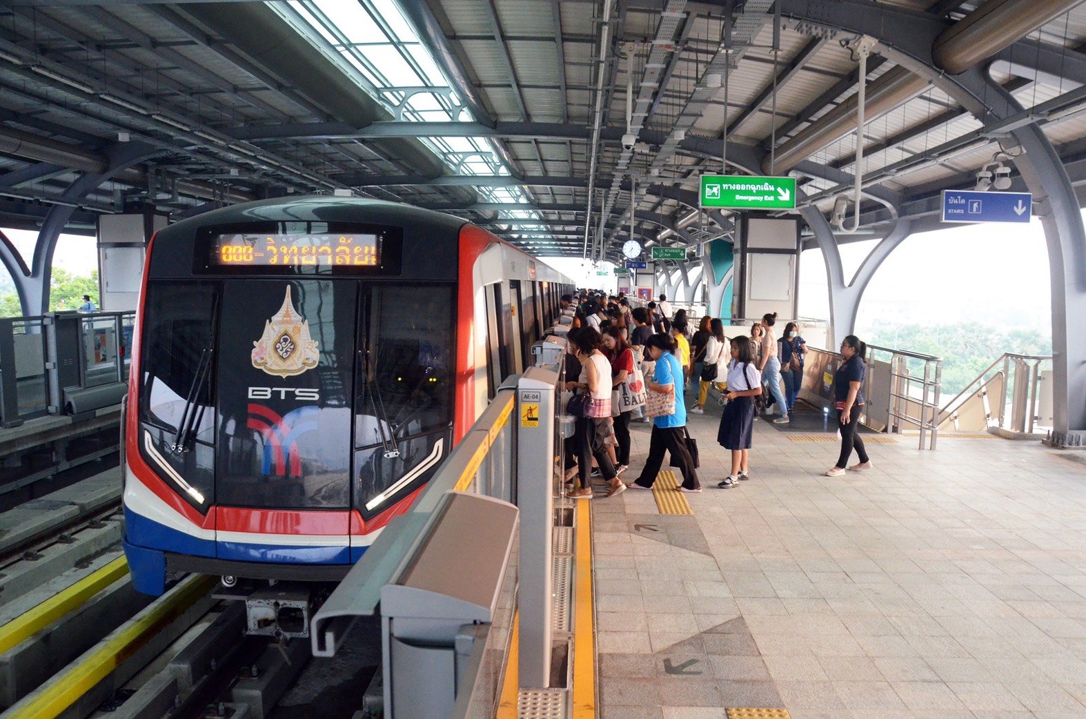 รถไฟฟ้าสายสีเขียว-3.jpg