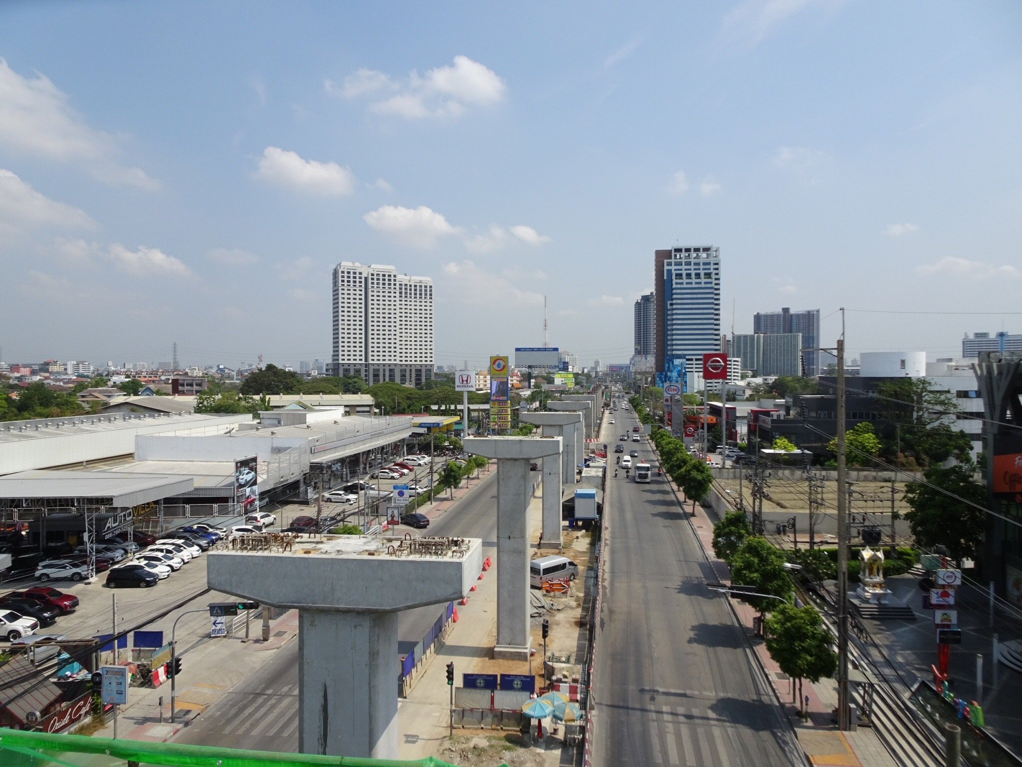 รถไฟฟ้าสายสีเหลือง-3.jpg